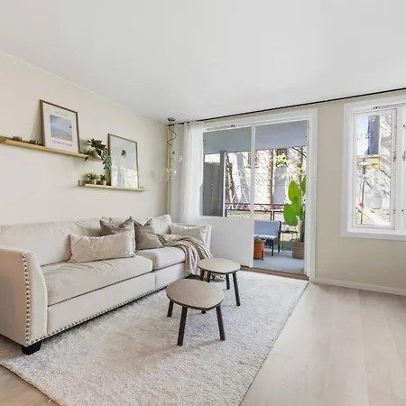 Lägenhet Bright And Cozy 3-bedroom In Gamle